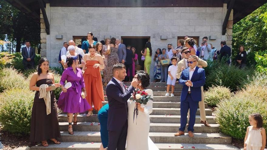 La boda de los mejores amigos, Sara y Bruno, en Llanera, en imágenes