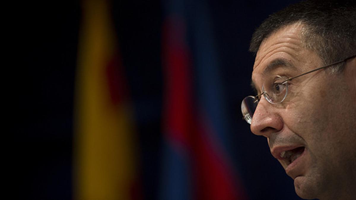 El nuevo presidente del Barça, Josep Maria Bartomeu, se dirige a l aprensa en su primera comparecencia de prensa como maximo dirigente de la institucion azulgrana.