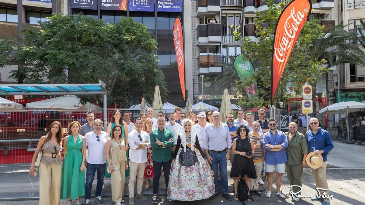 Foto de los medios con Coca-Cola en Luceros