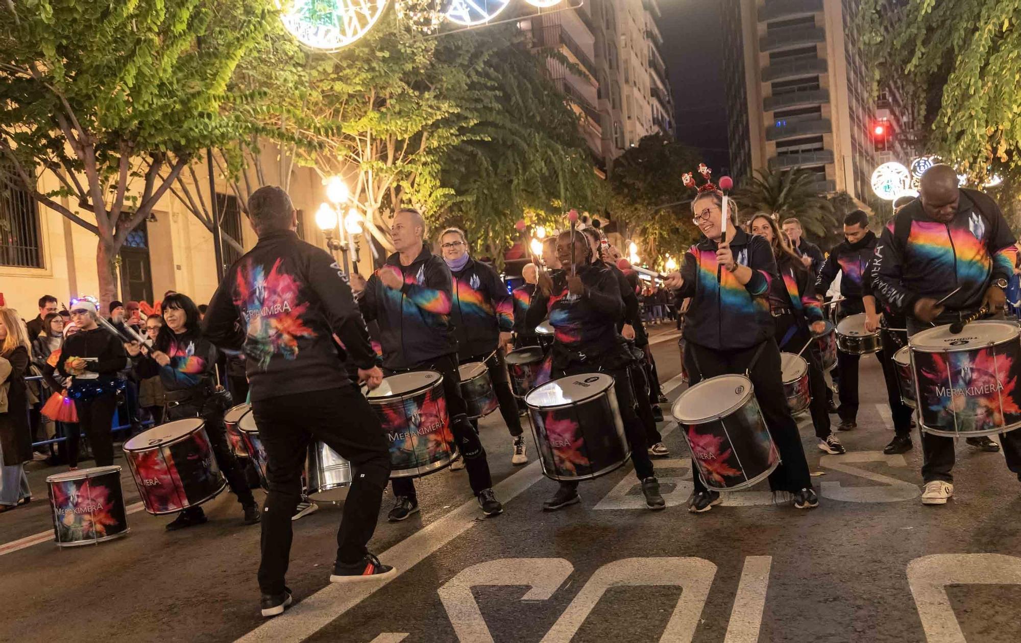 La San Silvestre de Alicante llena de colorido la ciudad