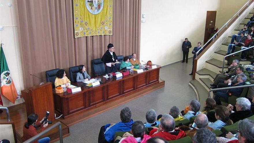 El rector de la Uex reclama una &quot;solución rápida&quot; al cubo de Badajoz