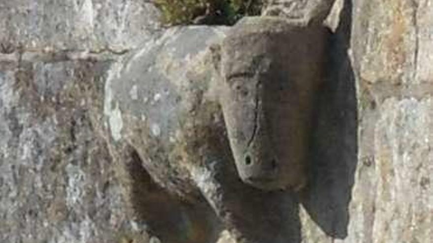 Detalle del buey en la muralla.