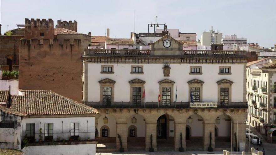 El Ayuntamiento de Cáceres recibe 1,8 millones de la Junta para contratar a 154 trabajadores