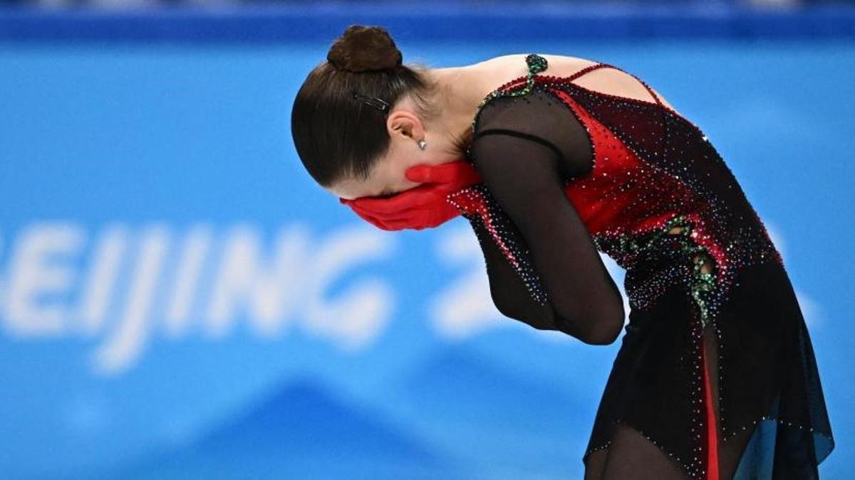 Valieva sucumbeix a la pressió i acaba quarta a la final Valieva sucumbeix a la pressió i acaba quarta a la final