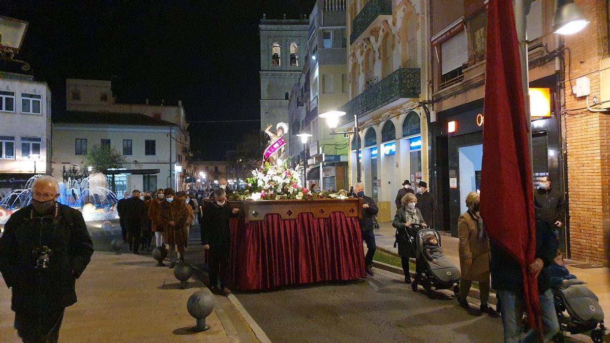 Procesión en Vinaròs tras la tradicional misa en la iglesia Arciprestal.