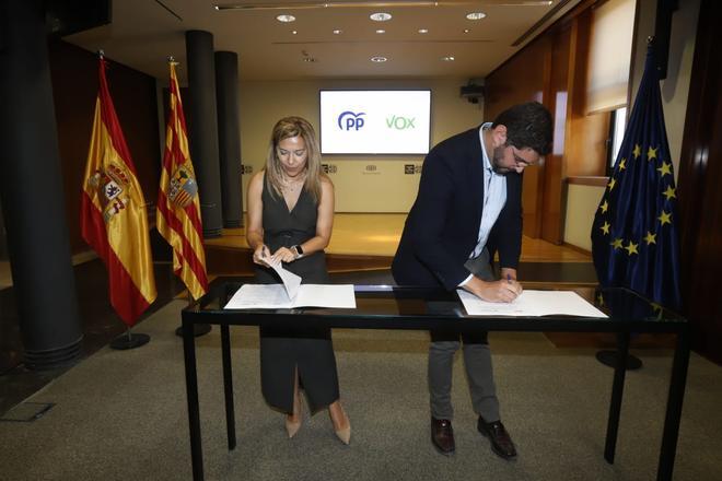 PP y Vox firman su pacto para gobernar Aragón en coalición