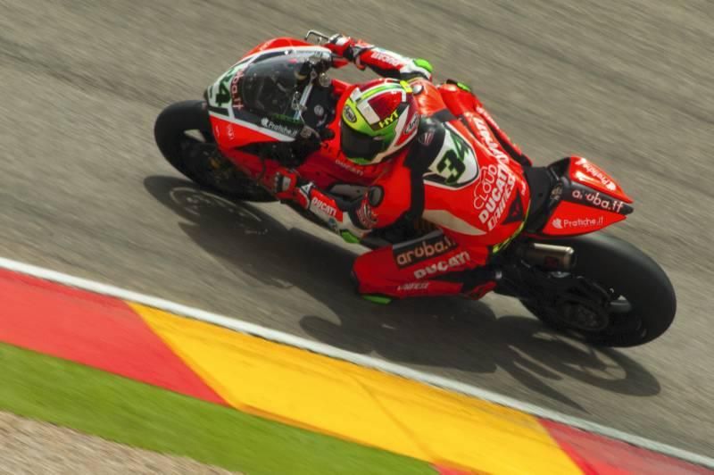 Las imágenes de la Carrera 2 de World Superbike en MotorLand