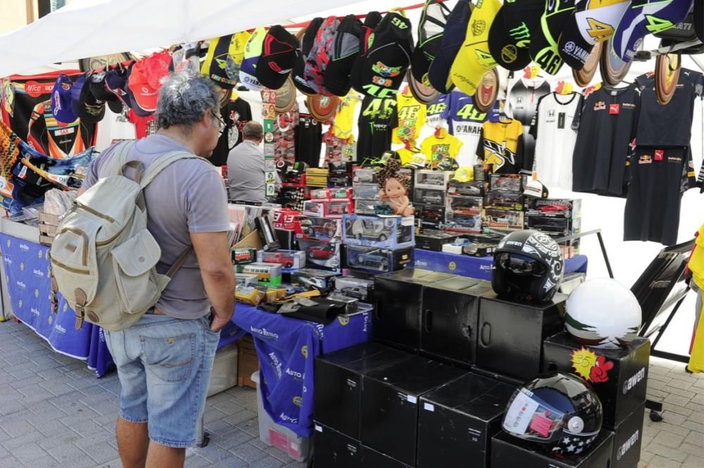 Lo coches antiguos conquistan  el Cuartel de Artillería