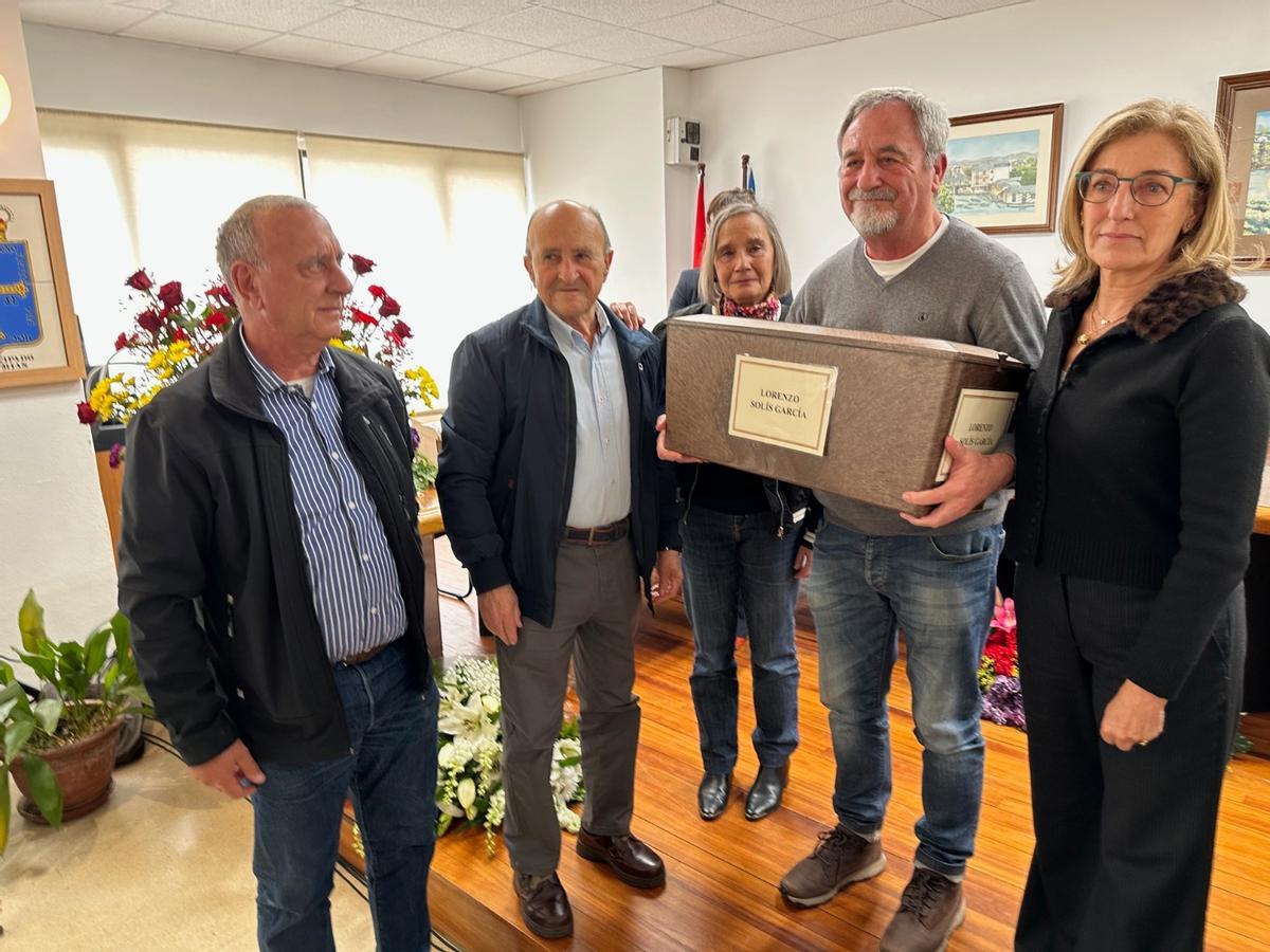 En imágenes: entrega solemne de los restos de las personas enterradas en una fosa común en La Caridad