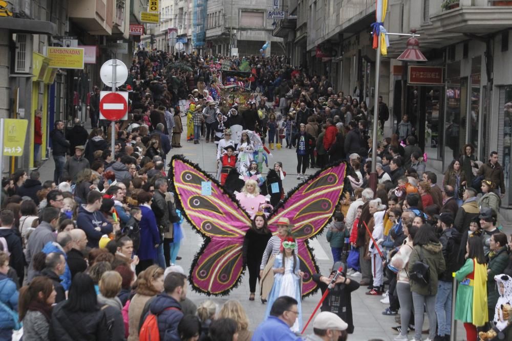 Un concurrido desfile de disfraces infantil inaugura las jornadas de comparsas en Marín