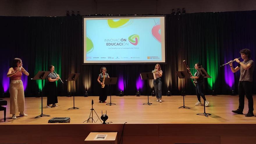 El Colegio de Médicos de Zaragoza rinde un homenaje musical a los fallecidos por el covid