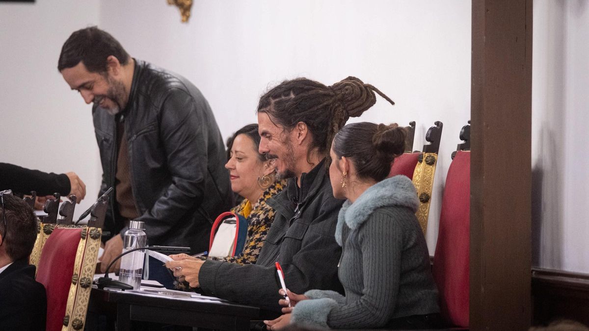 Los ediles de Drago, en primer plano, durante un pleno.