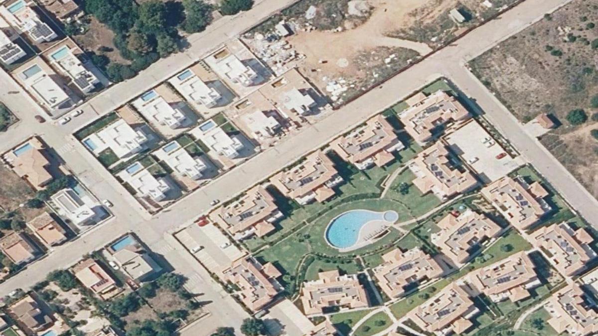 Imagen aérea de Terraferida, donde se aprecia la avalancha de piscinas en Mallorca.
