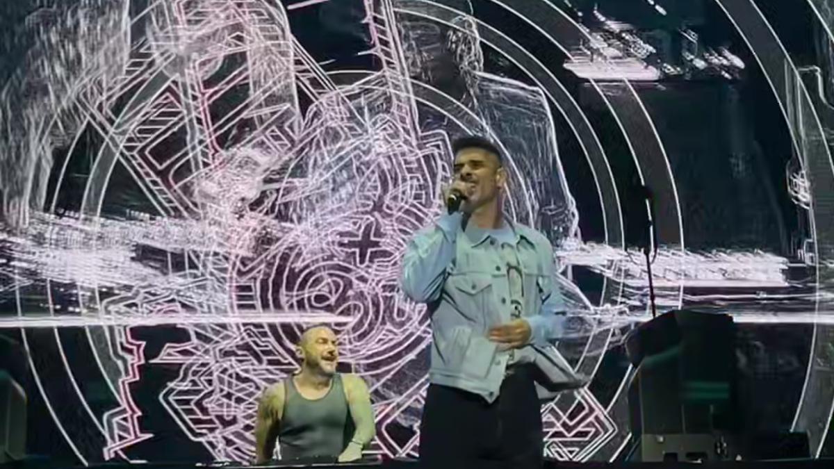 Álvaro Benito con DJ Nano en la actuación de la plaza del Pilar.