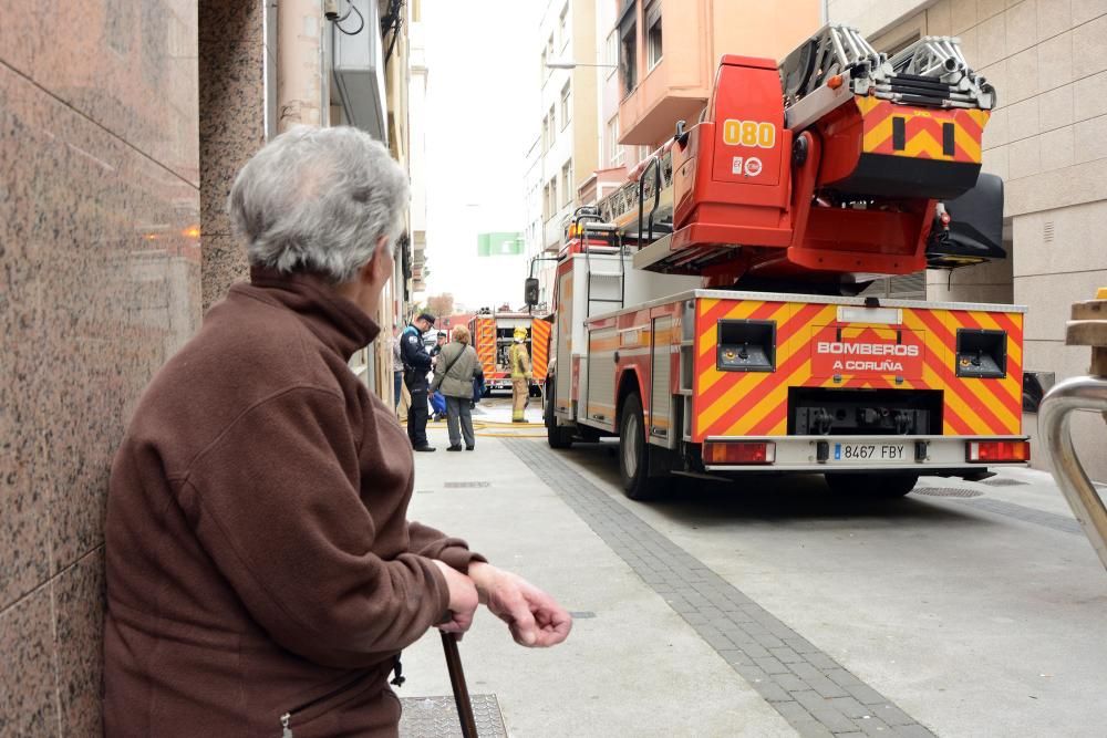 Inhaló humo procedente de la habitación contigua en la que se había generado el incendio.