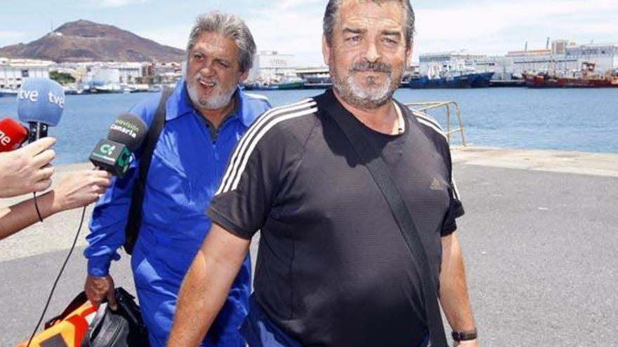 Manuel Alvite, patrón del pesquero &quot;Loamar Segundo&quot;  a su llegada hoy al puerto de Las Palmas de Gran Canaria