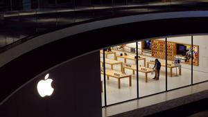 Vista de una tienda de Apple, en una fotografía de archivo. EFE/Peter Foley