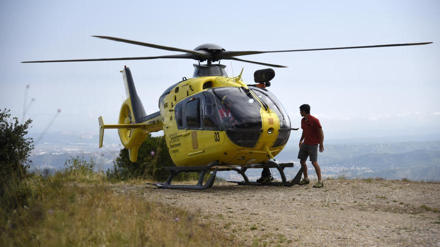 Un helicòpter dels Bombers a la zona de Santa Cecília, a Montserrat