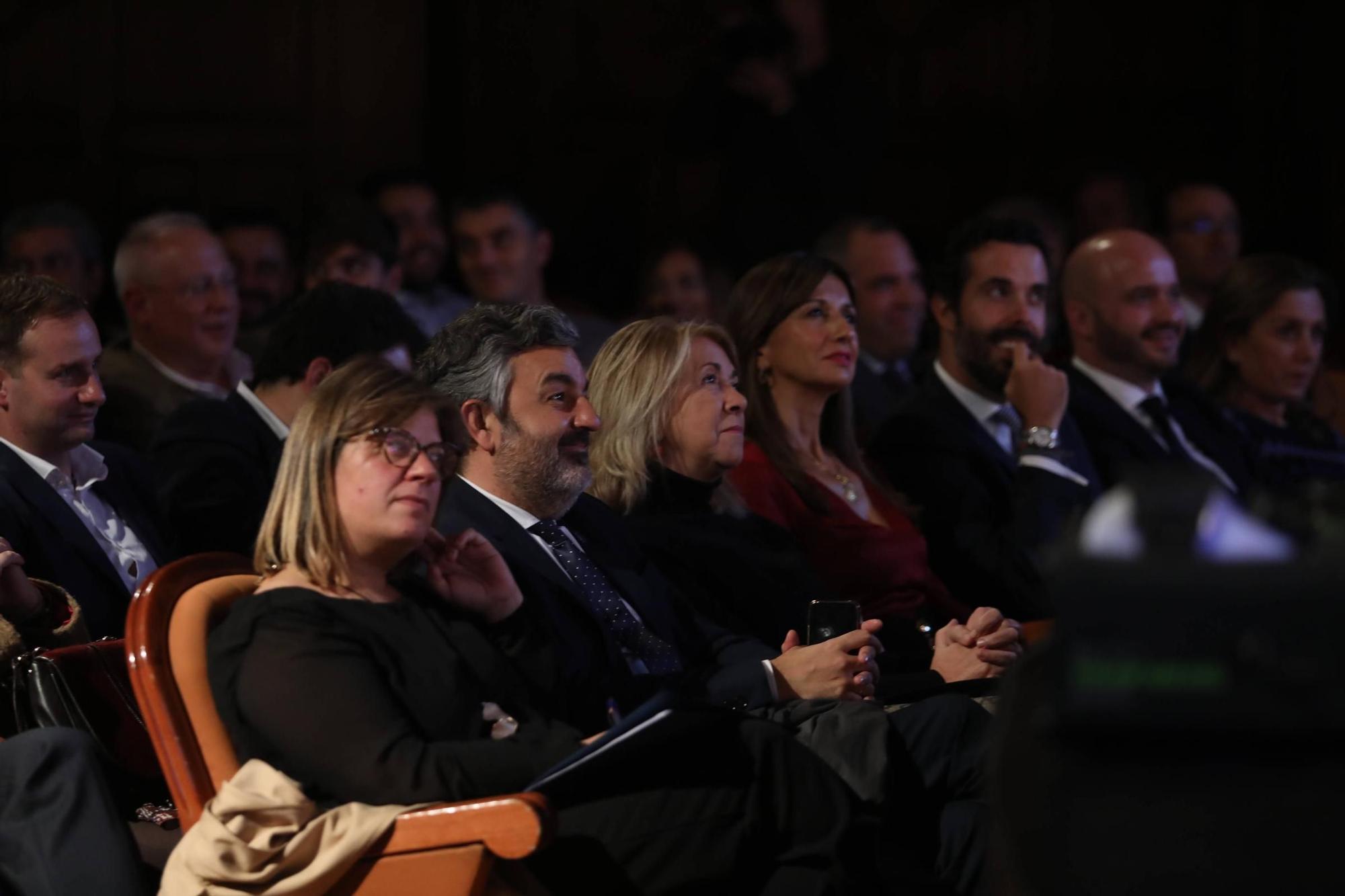 EN IMÁGENES: Así fue la entrega de premios de la Asociación Jóvenes Empresarios en el Filarmónica