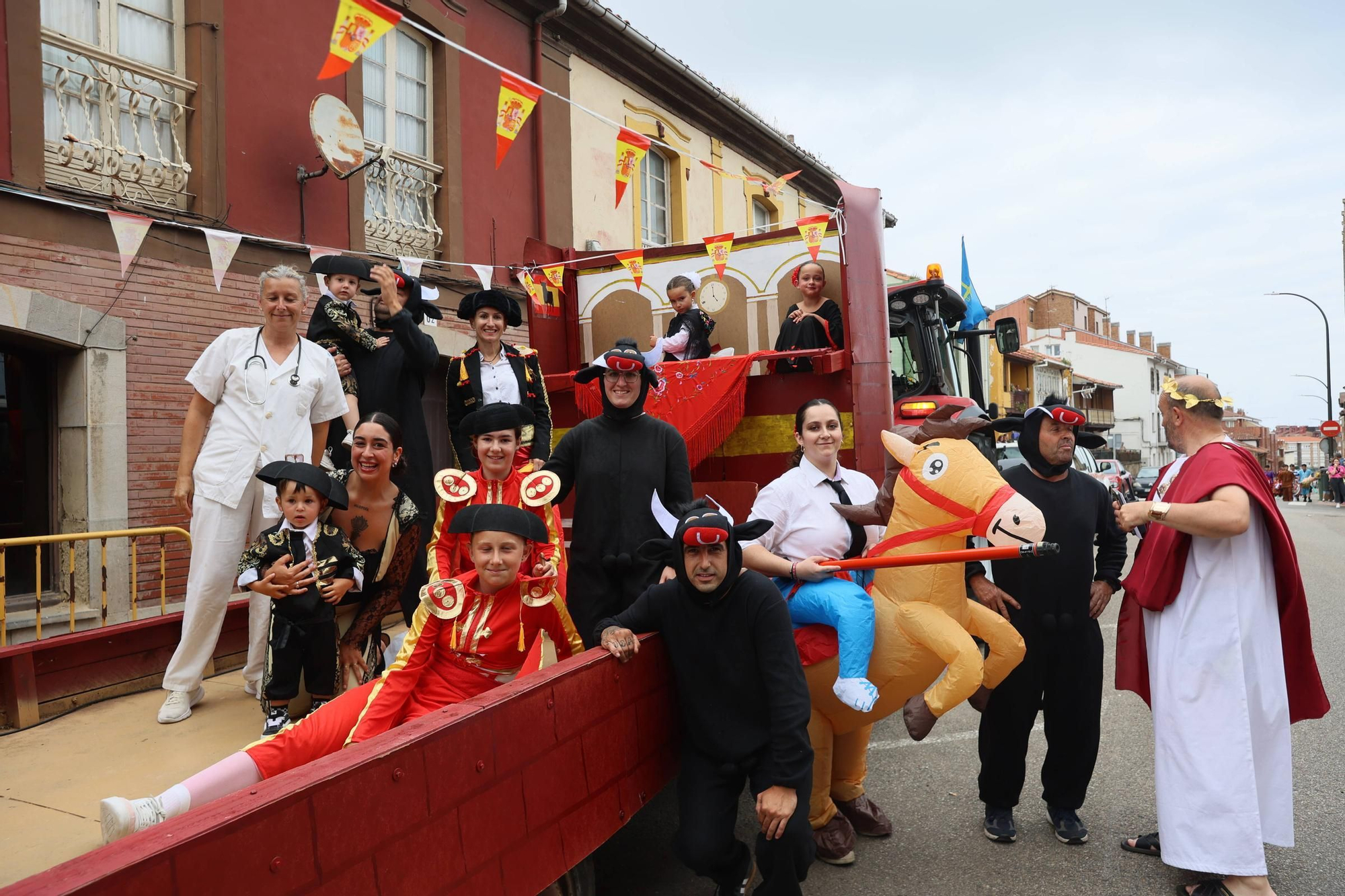 EN IMÁGENES: El desfile de carrozas del Carmen de Luanco