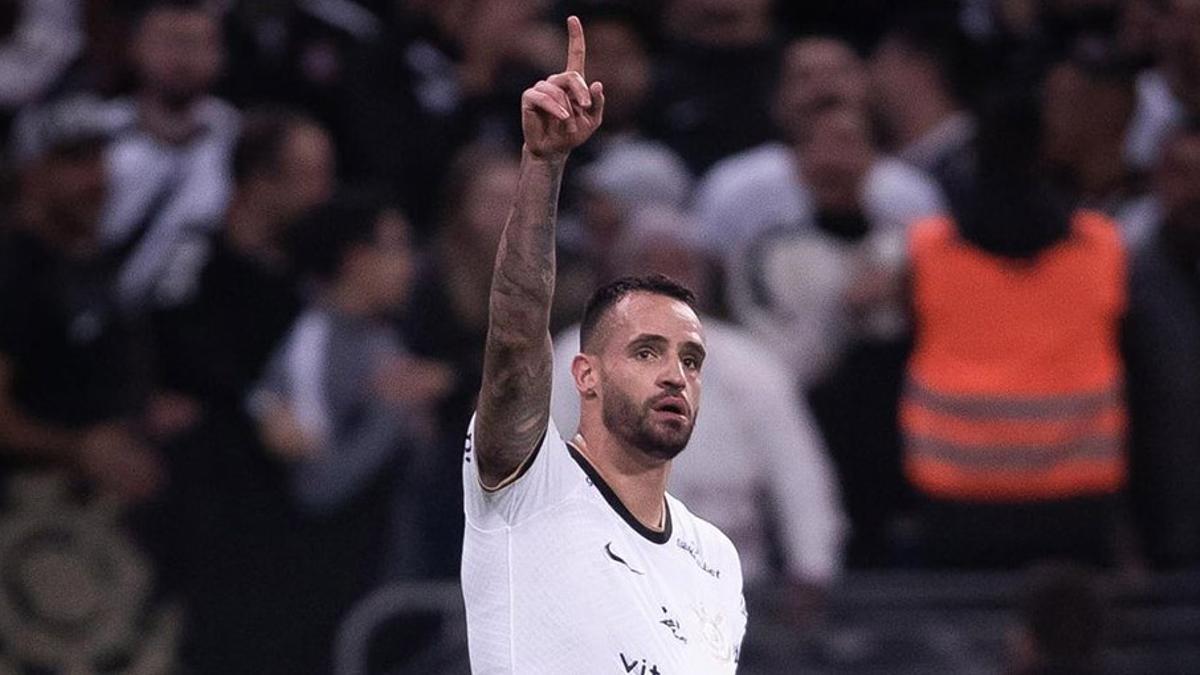 Renato Augusto celebra el primer tanto del Corinthians