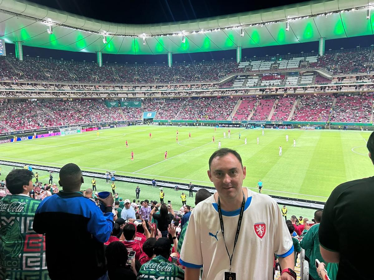 Álvarez Bada en el encuentro entre Corea y la República Checa.