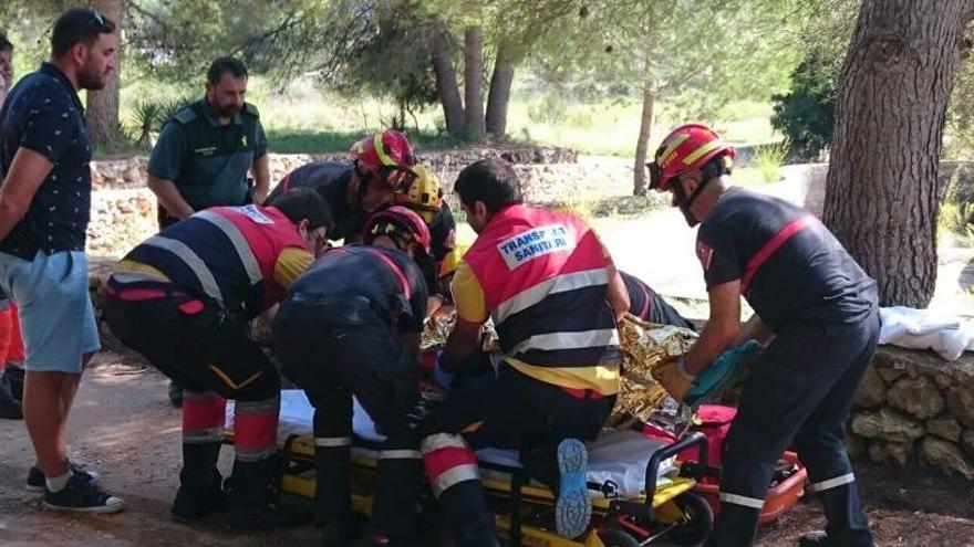 Una ciclista se clava el manillar en la ingle al sufrir una caída en Xàbia