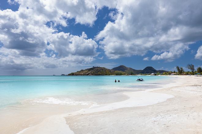 Playa de Barbuda con poco turismo