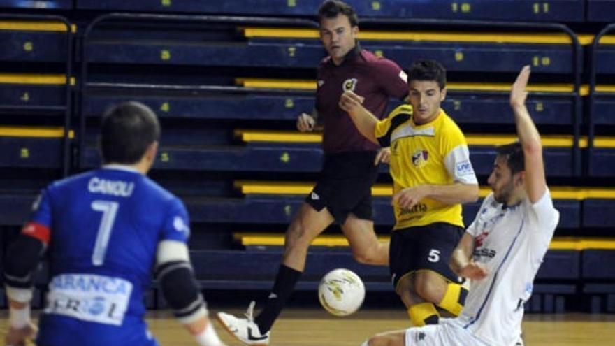 Sudor y ganas del Gran Canaria para golear al Ferrol en casa