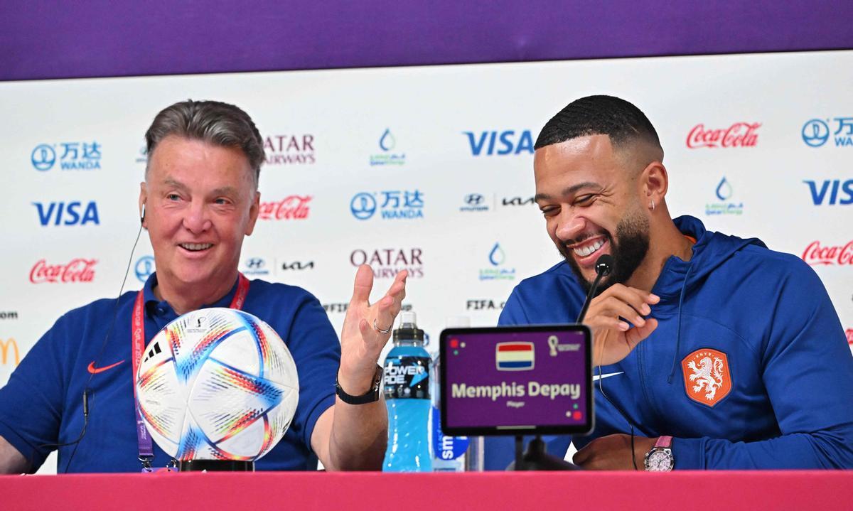 Memphis, con Van Gaal en la rueda de prensa previa