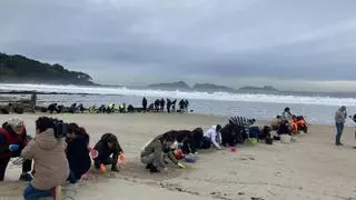 Galicia recula ante la marea de pellets y eleva al nivel 2 la alerta después de Asturias y Euskadi