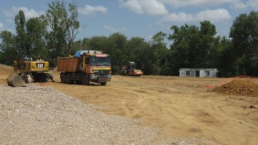 Trabajos de acondicionamiento de la parcela en la que se construirá la EDAR de Morales de Rey.