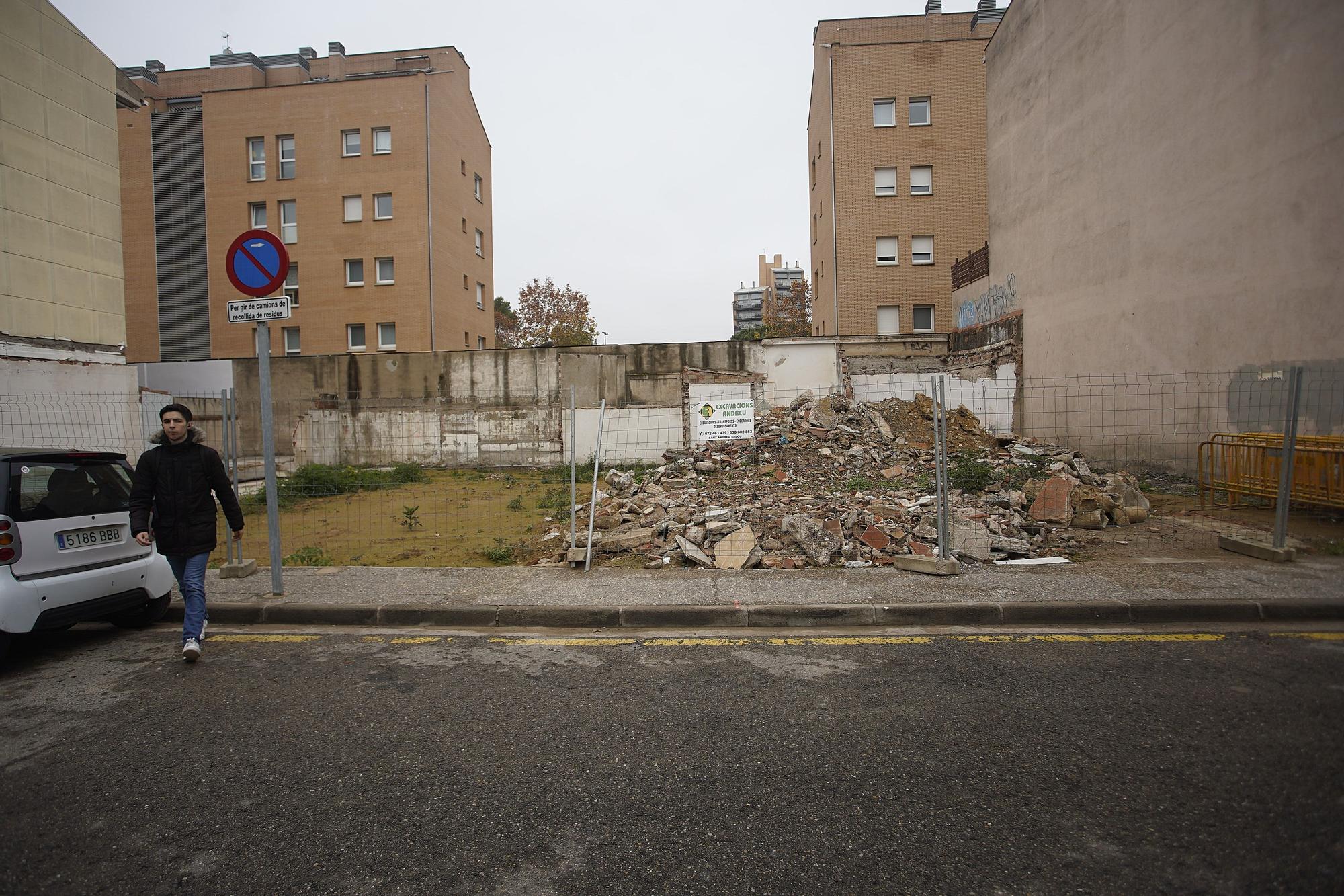 L’enderroc de les cases del carrer Universitat de Montpeller, aturat de nou pel risc als edificis contigus