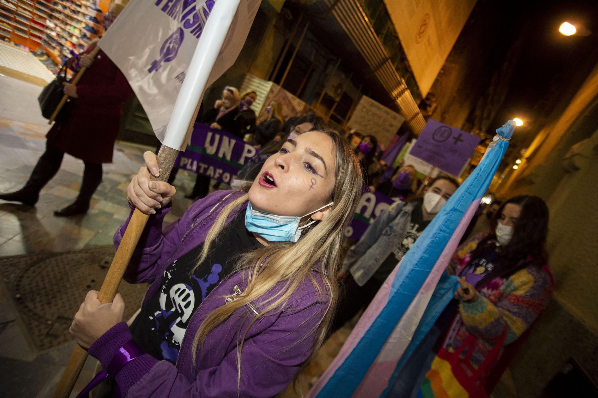 25N: Manifestación contra la violencia de género en Cartagena