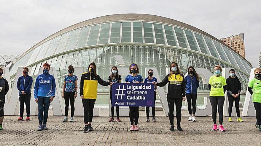 Celebración del Día de la Mujer de Maratón Valencia y Teika