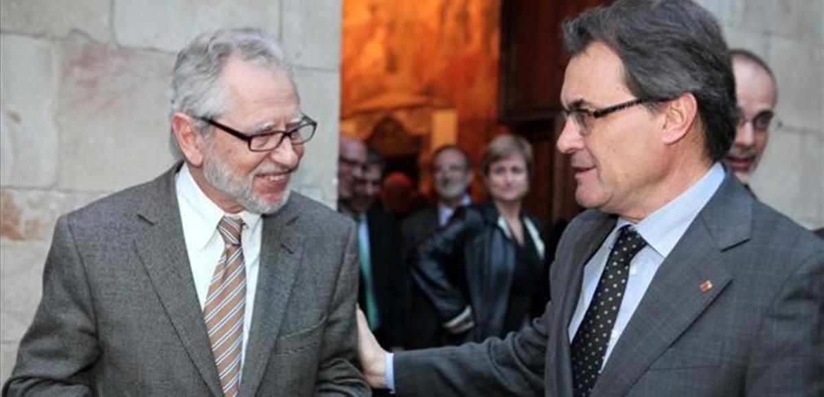 El president del Consell Assessor per a la Transició Nacional, Carles Viver Pi-Suyer, i el cap de l’Executiu català, Artur Mas.