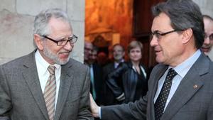 El presidente del Consell Assessor per a la Transició Nacional, Carles Viver Pi-Suyer, y el jefe del Ejecutivo catalán, Artur Mas.
