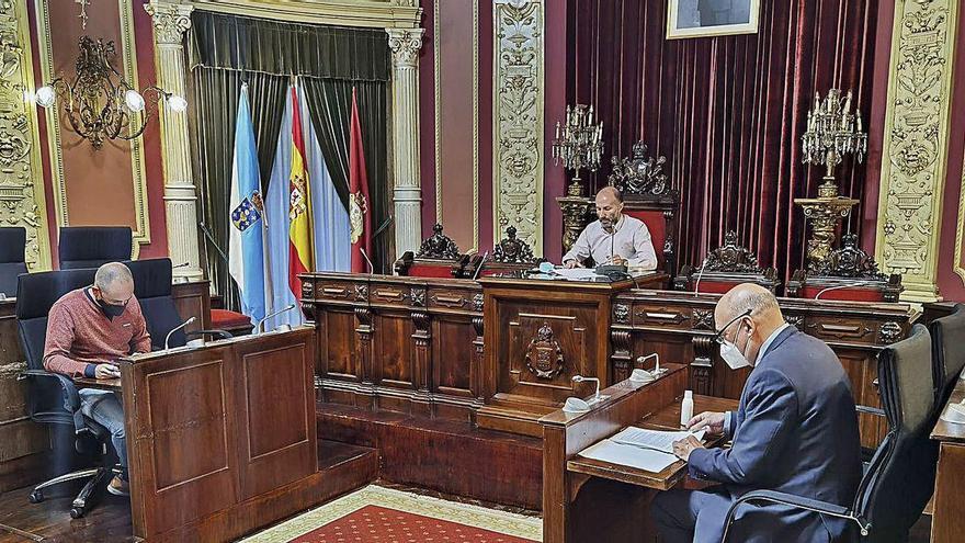 El actual gobierno del Concello al completo: &quot;tres eran tres&quot;