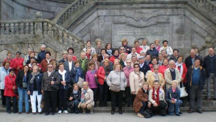 Más de setenta lalinenses conocen  la Escuela Naval Militar de Marín