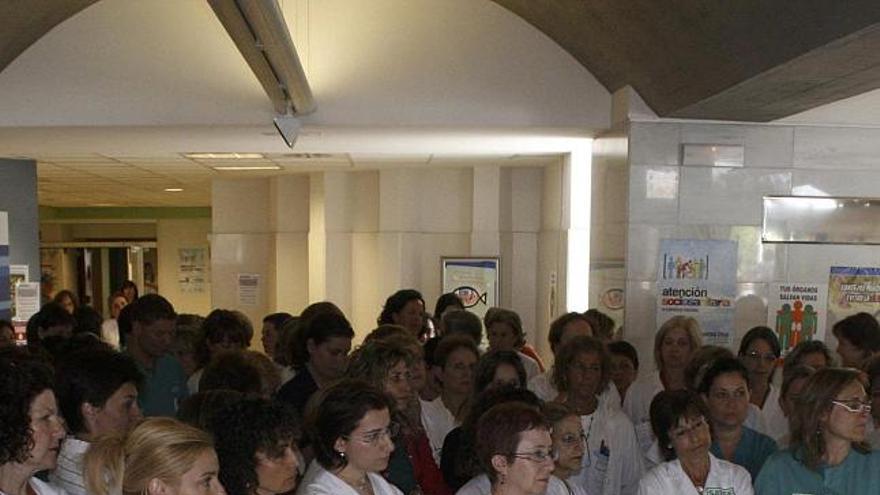 Una protesta de enfermeras, en el hospital «Virgen de la Concha».