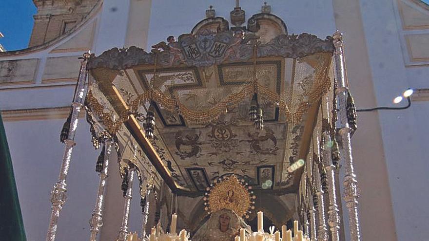 Tres institutos de FP de Córdoba formarán a los alumnos en técnicas del arte sacro como la talla y el bordado en oro