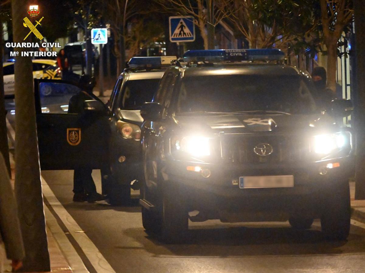 Despliegue de la Guardia Civil para las detenciones por el secuestro en Callosa de Segura.