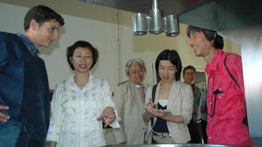 Periodistas y empresarios de Tokio durante la visita que efectuaron a la quesería Beato de Tábara el 27 de junio del año pasado