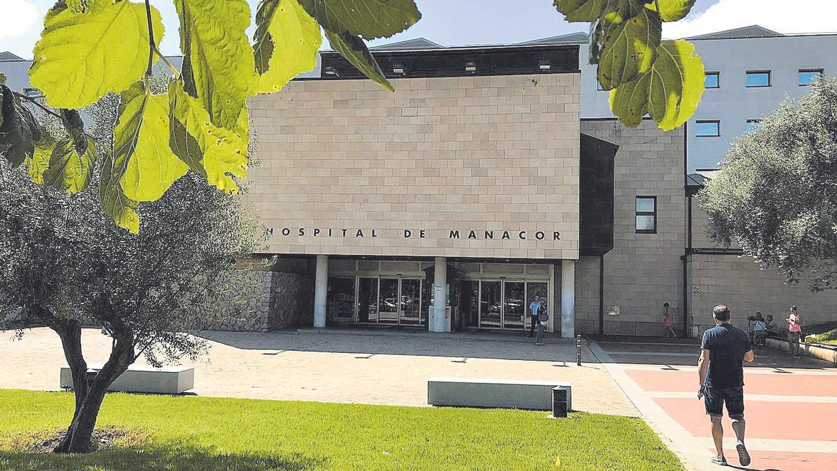 El hospital de Manacor está «bastante lleno», admite su directora gerente.