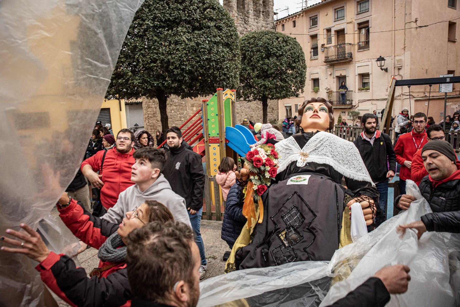 Gironella cuina i reparteix 100 quilos de blat de moro escairat