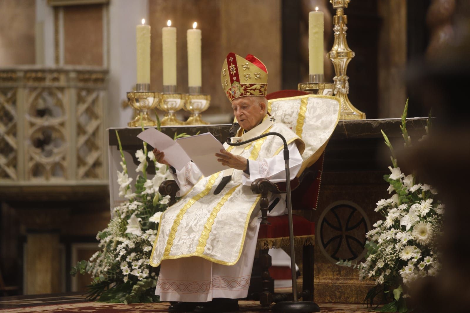 El cardenal Antonio Cañizares celebra el Te Deum y la misa del 9 d'Octubre