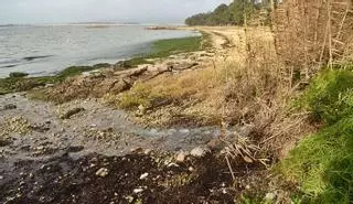 Una fuga en la red de alcantarillado amenaza As Patiñas