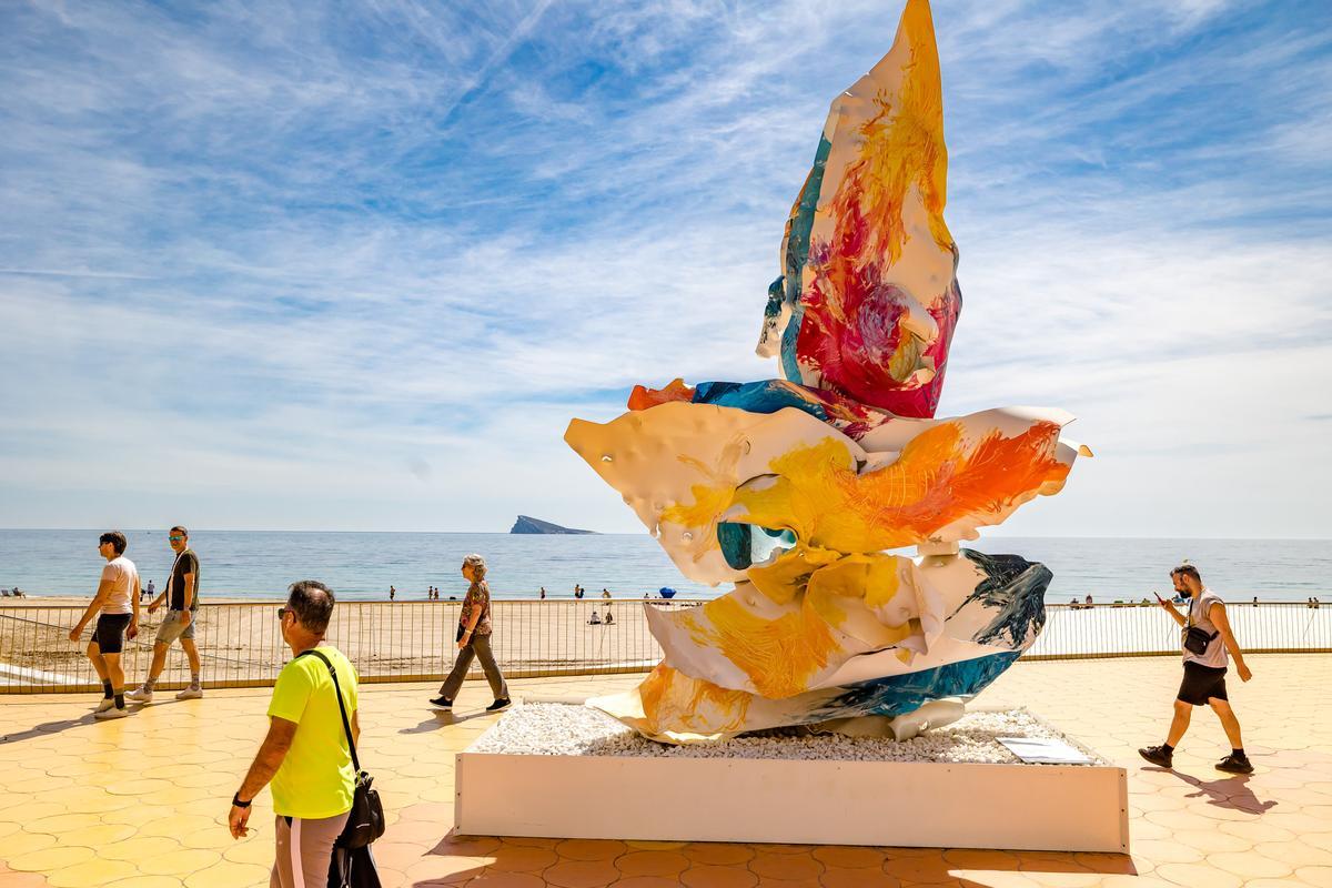 El paseo de Poniente de Benidorm ha sido escenario de exposiciones de esculturas de gran formato.