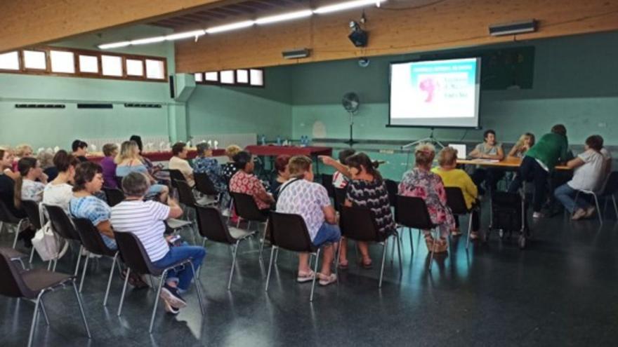 La asociación celebró una asamblea en la que se dieron a conocer nuevos cursos y talleres. | SERVICIO ESPECIAL