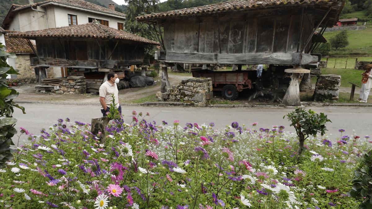 Espinaréu, un muséo vivo del hórreo y un pueblo guapu donde los haya